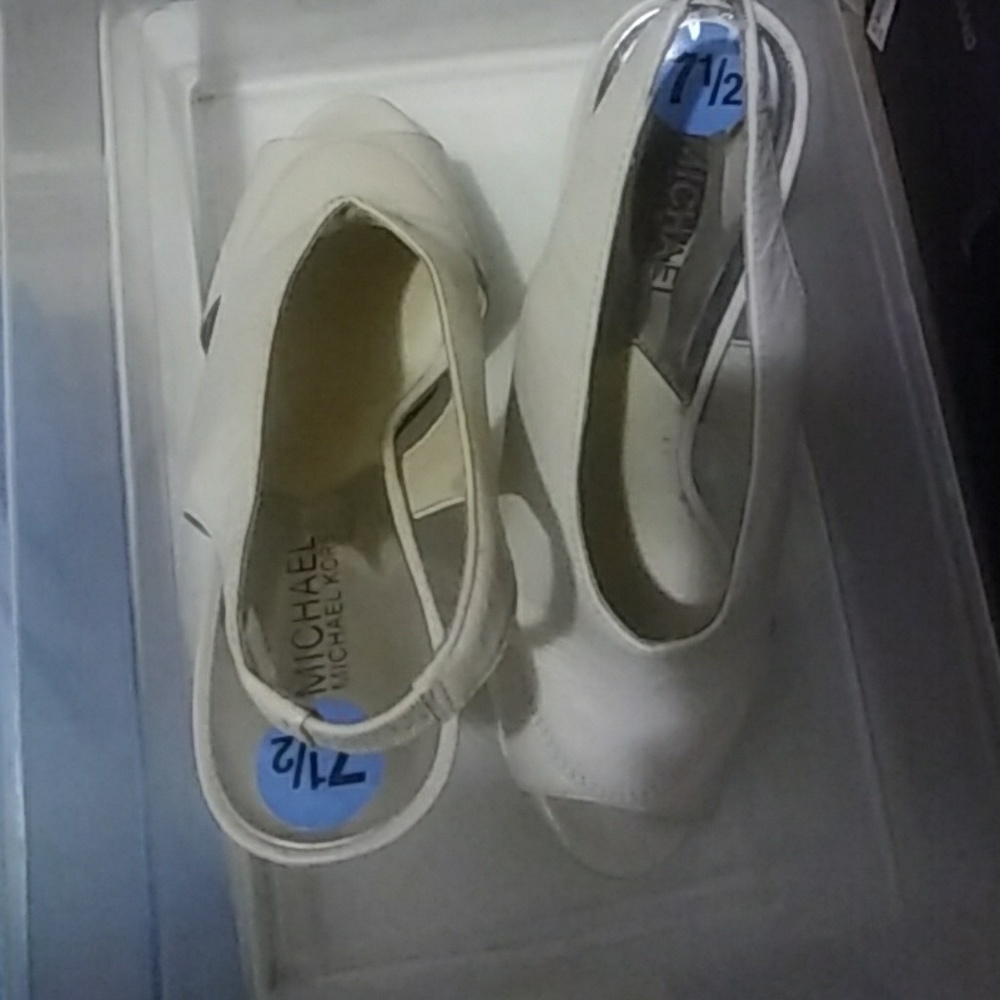 Micheal kors cream sandal